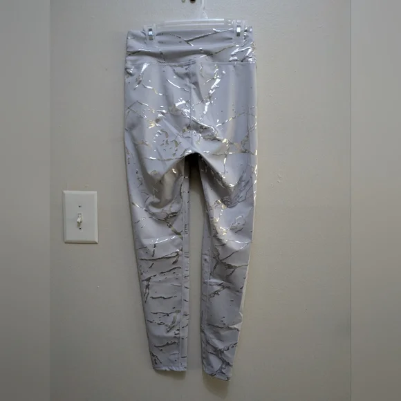White Marble Print Women's Leggings - Picture 3 of 4